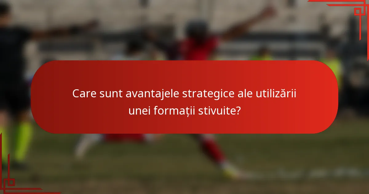 Care sunt avantajele strategice ale utilizării unei formații stivuite?